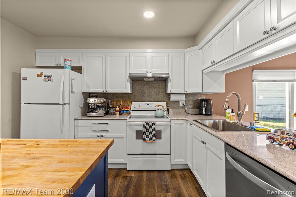 7085 London Court, Canton, MI 48187 — Photo 13