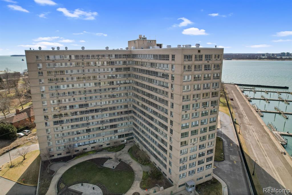 8900 E JEFFERSON Avenue, 1504, Detroit, MI 48214 — Photo 2