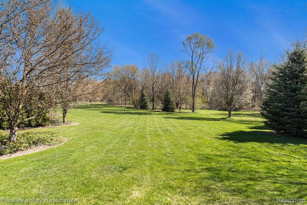 8537 SADDLEWOOD Drive, Brighton, MI 48116 — Photo 25