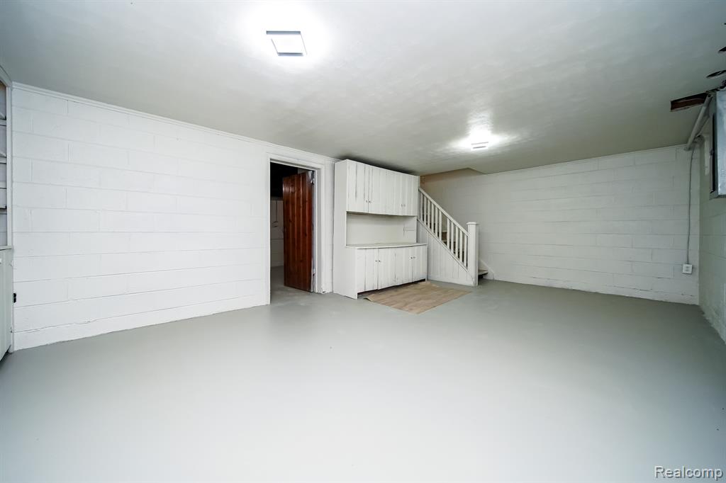 19041 Bungalow Drive, Lathrup Village, MI 48076 — Photo 81