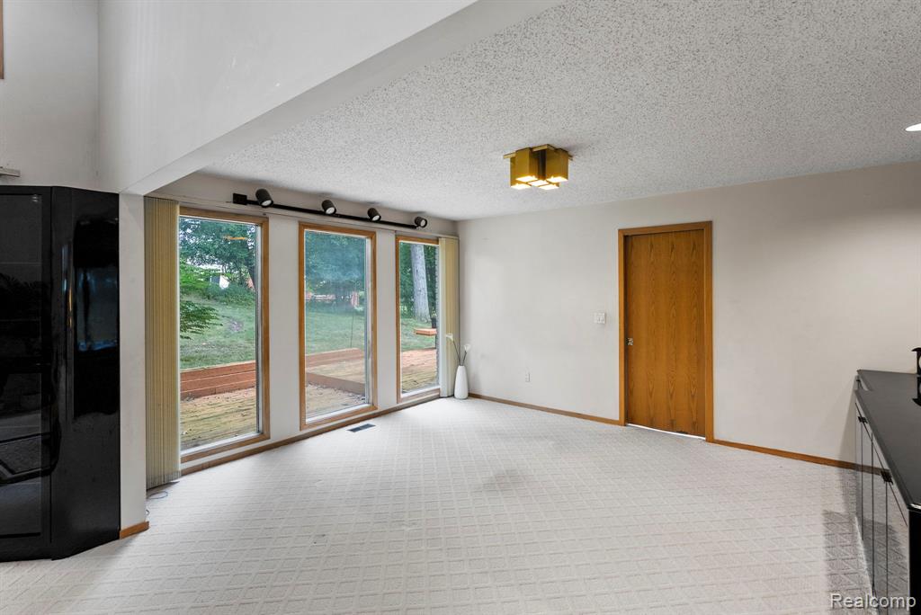 5322 Pond Bluff Drive, West Bloomfield, MI 48323 — Photo 26