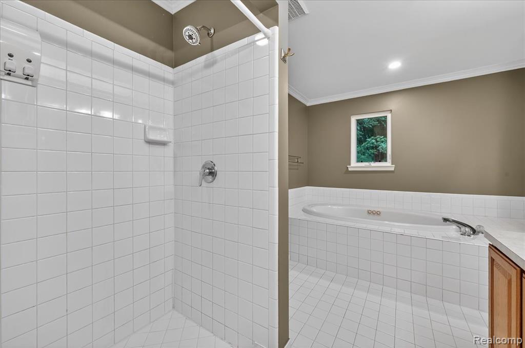 9695 Forest Ridge Drive, Clarkston, MI 48348 — Photo 17