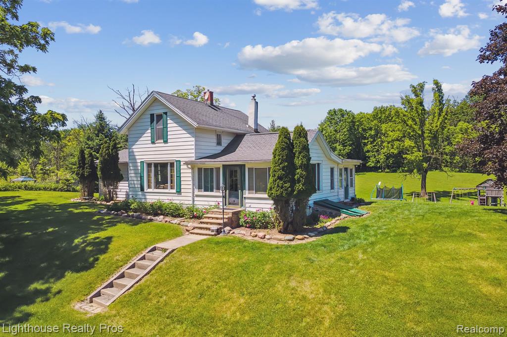 67640 W 8 MILE Road, South Lyon, MI 48178 — Photo 2