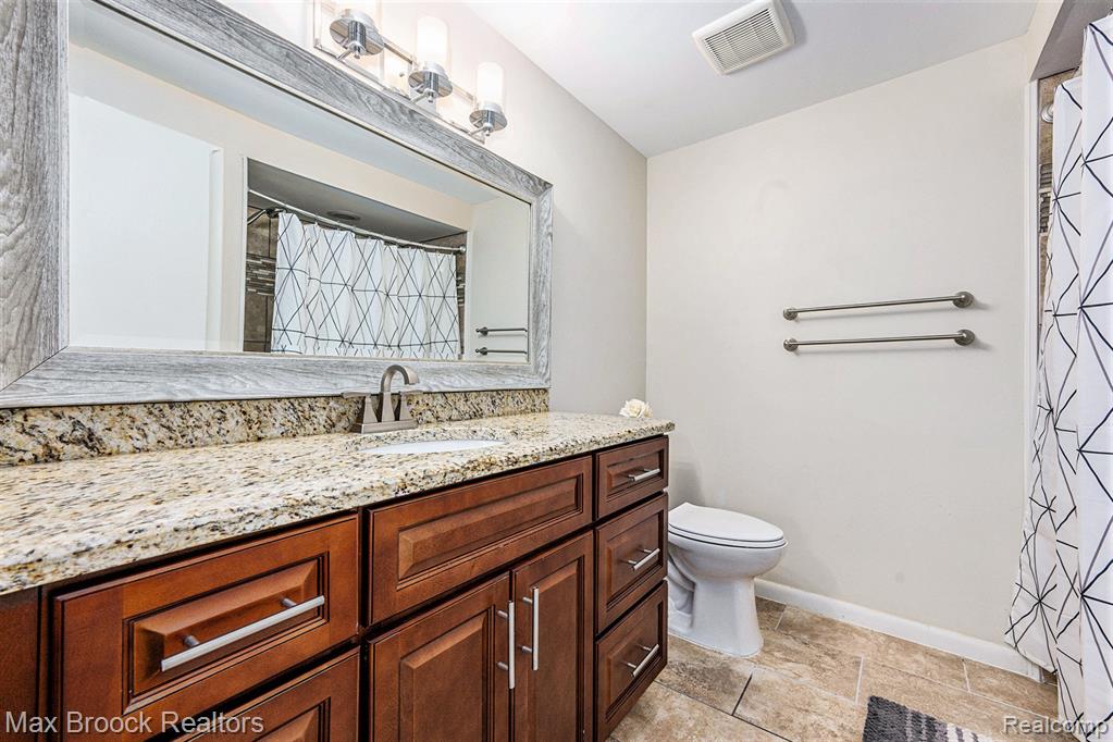 4371 Foxpointe Drive, West Bloomfield, MI 48323 — Photo 20