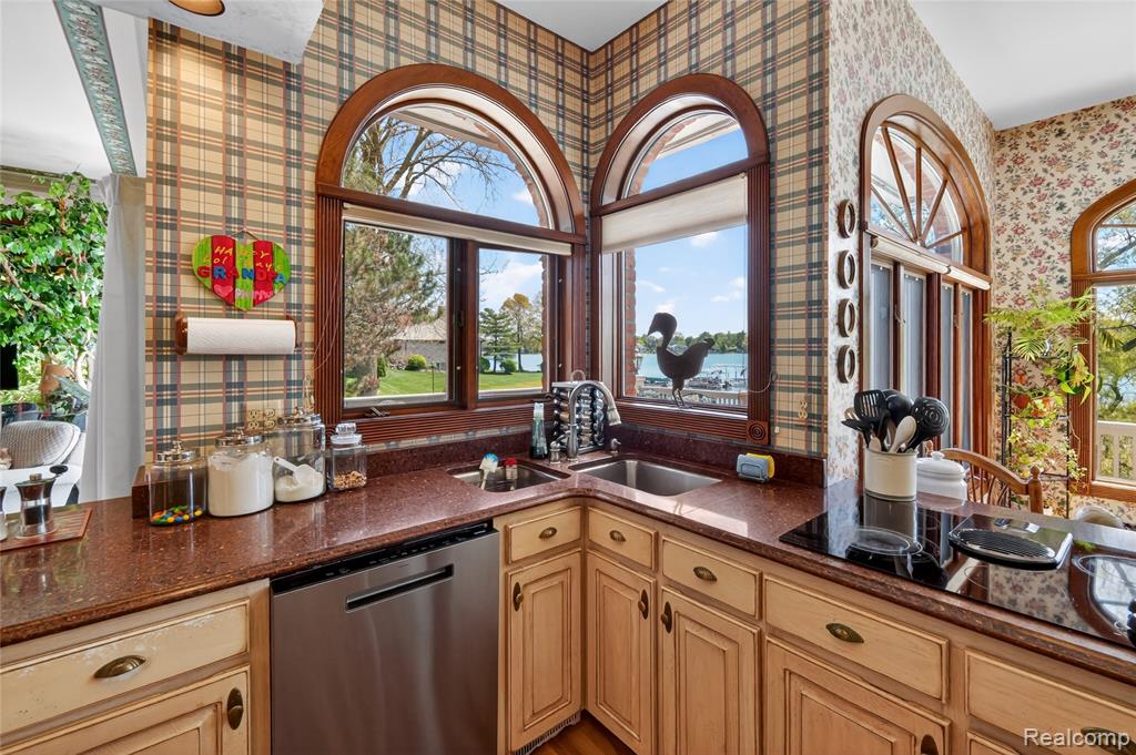 24 Chateaux Du Lac, Fenton, MI 48430 — Photo 24