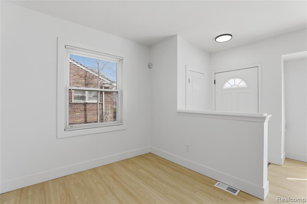 23509 Parklawn Street, Oak Park, MI 48237 — Photo 11