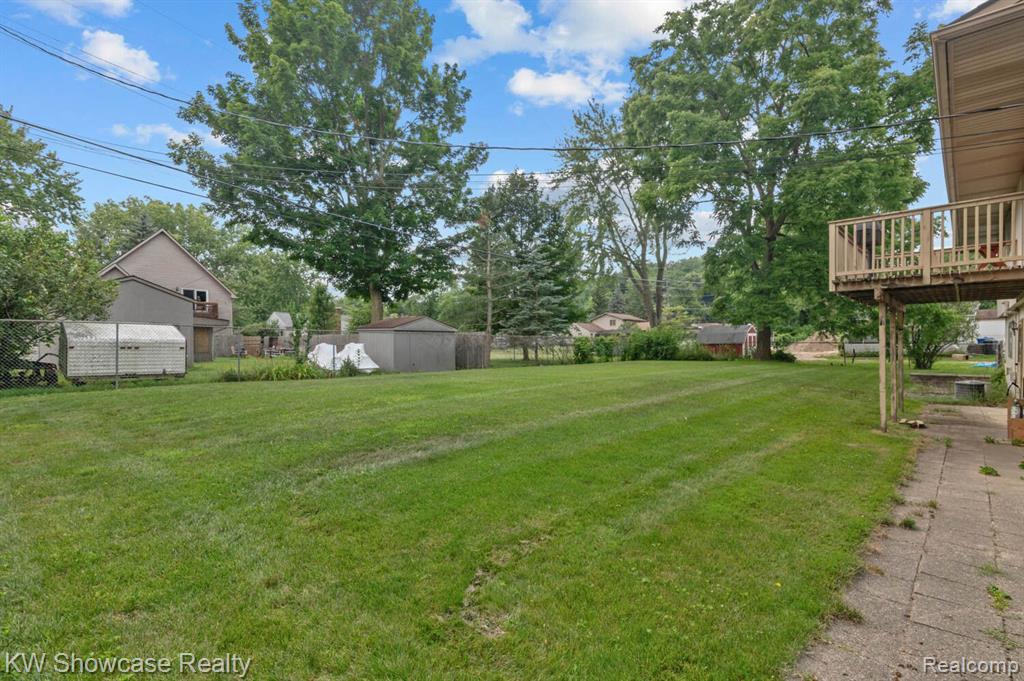 7675 VISGER Avenue, Waterford, MI 48329 — Photo 24