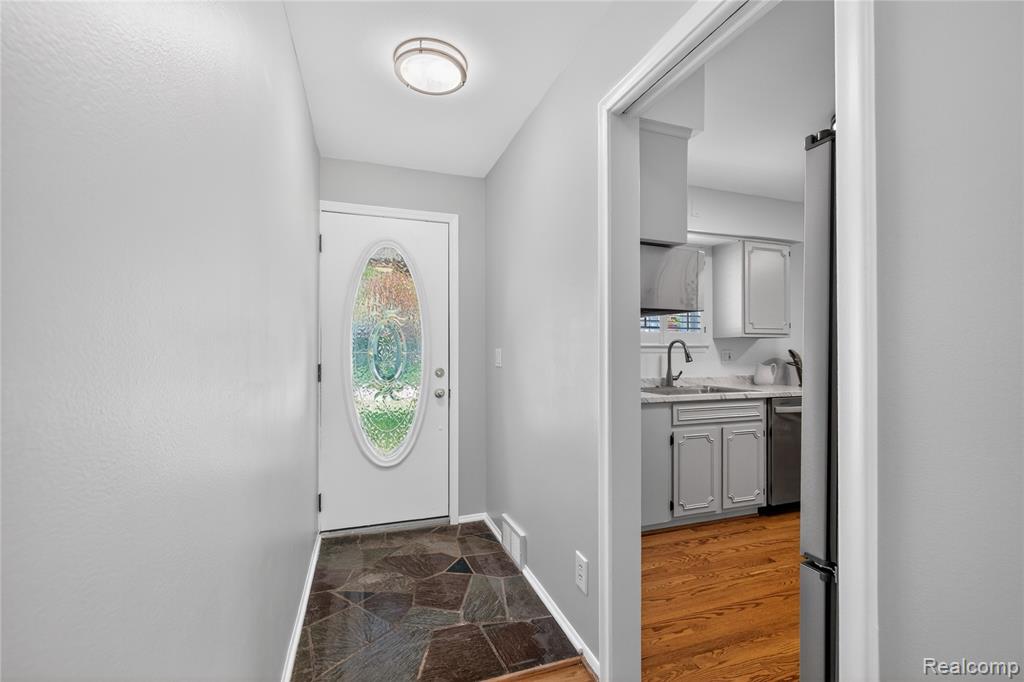 8733 Woodside Drive, Grosse Ile, MI 48138 — Photo 3