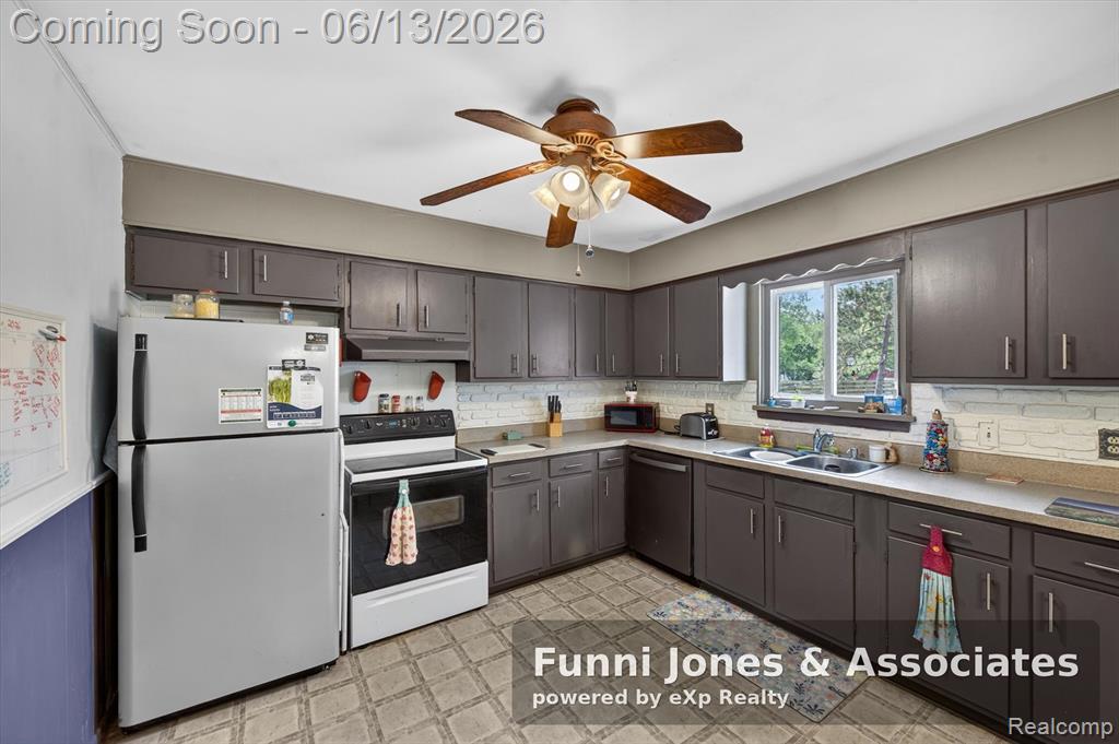 9650 Woodland Court, Ypsilanti, MI 48197 — Photo 8