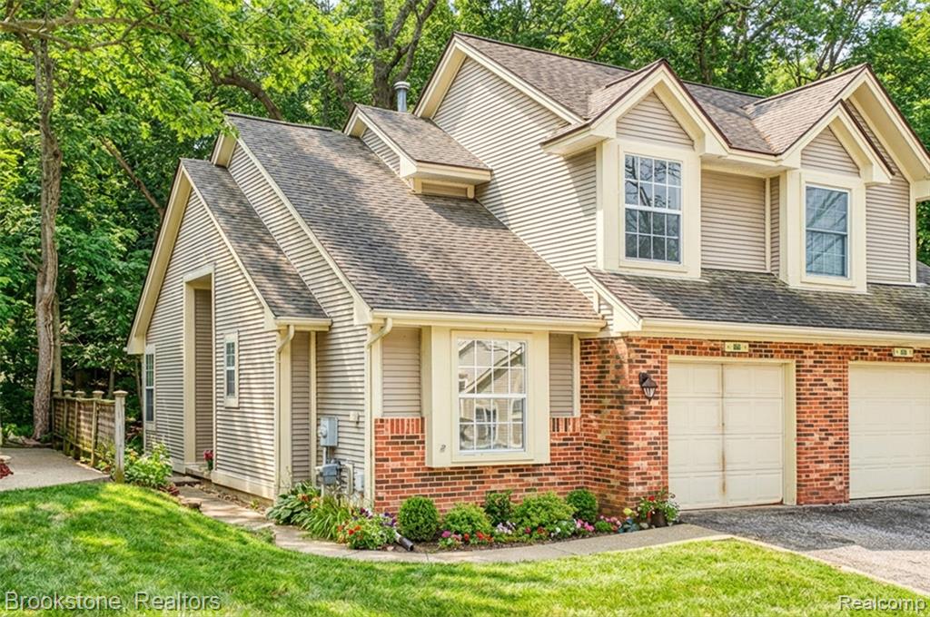 886 Whisperwood Trail, Fenton, MI 48430 — front exterior