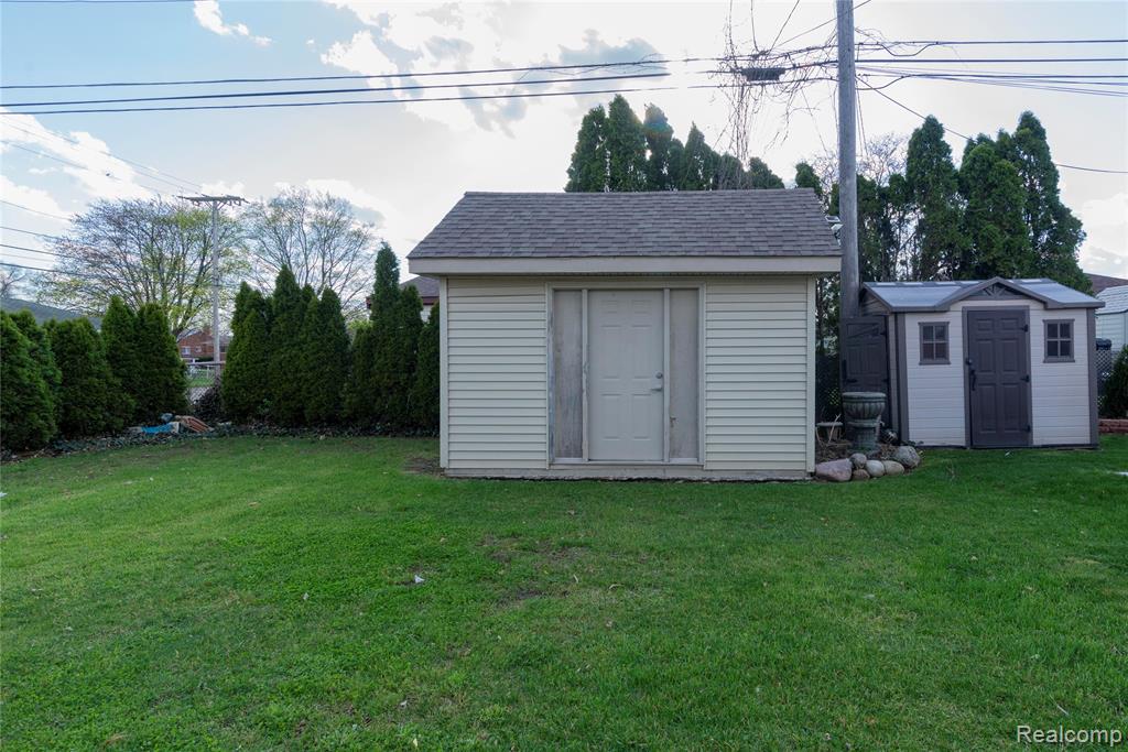 8401 Fenton Street, Dearborn Heights, MI 48127 — Photo 6