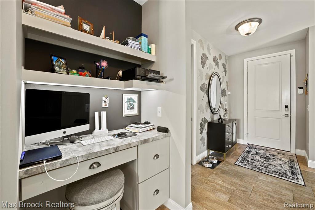8184 Woodland Shore Drive, Brighton, MI 48114 — Photo 17