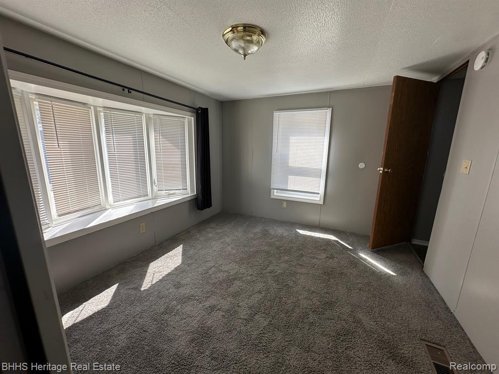 326 Emerald Circle S, Whitmore Lake, MI 48189 — Photo 16