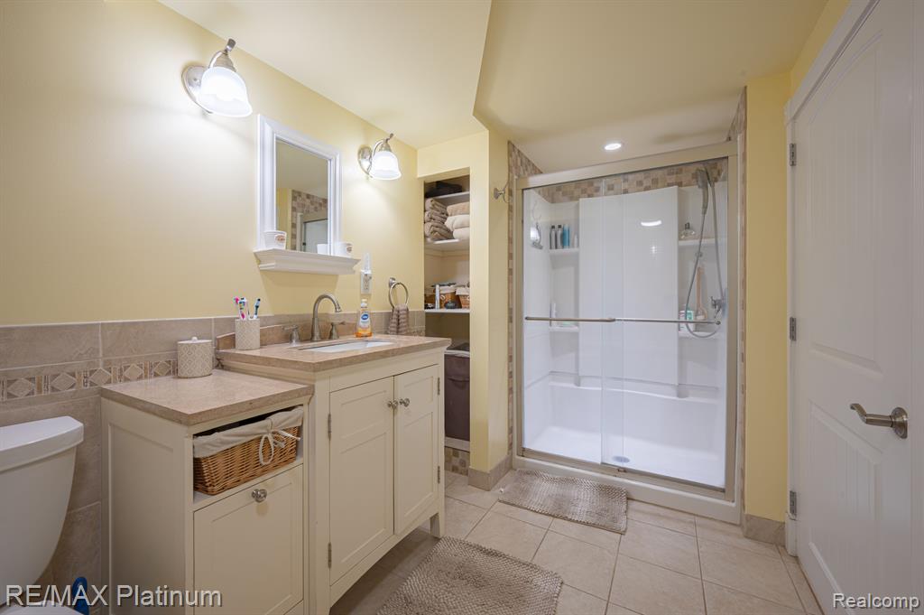 710 MANORDALE Court, Milford, MI 48381 — Photo 34