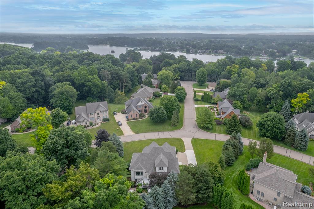 4230 Pavilion Court, Fenton, MI 48430 — Photo 4