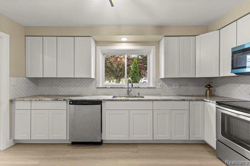633 S Pontiac Trail, Walled Lake, MI 48390 — Photo 17