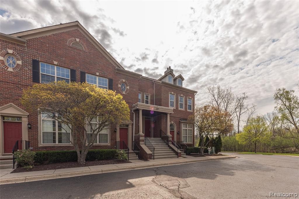 29242 W Glen Oaks, Farmington Hills, MI 48334 — Photo 2