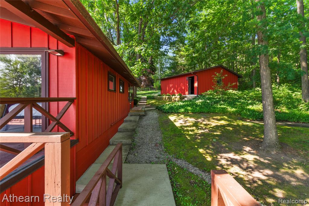 6600 W Shore Drive, Weidman, MI 48893 — Photo 8