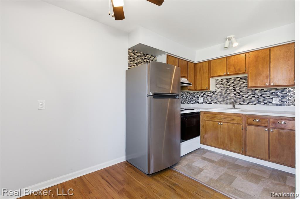 4840 Briarwood Avenue, Royal Oak, MI 48073 — Photo 9