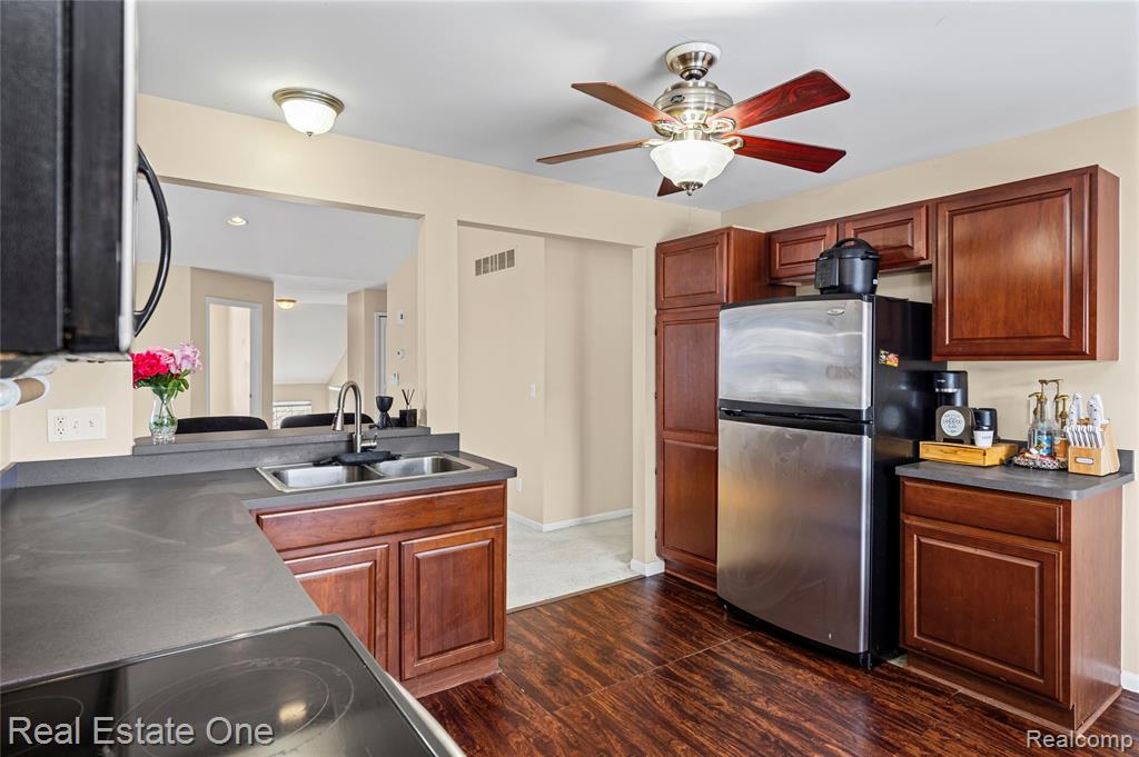 167 S Vista Drive, Auburn Hills, MI 48326 — Photo 13
