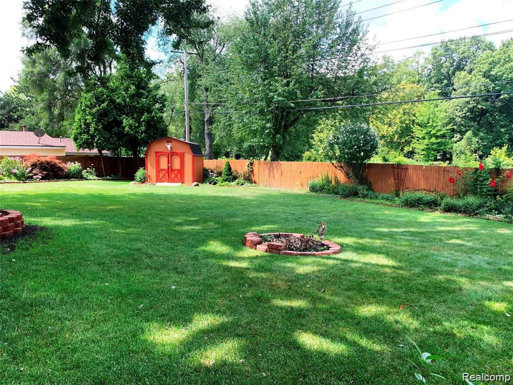 1693 Ashstan Drive, Walled Lake, MI 48390 — Photo 23