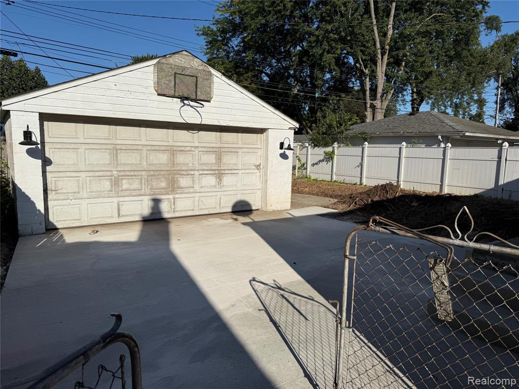 9557 W Inkster Road W, Livonia, MI 48150 — Photo 5