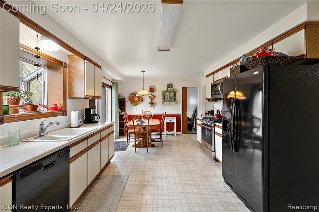 32347 Farmersville Road, Farmington, MI 48334 — Photo 28