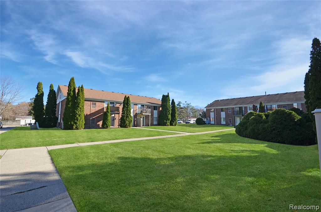 43298 Mound Road, 40, Sterling Heights, MI 48314 — Photo 17