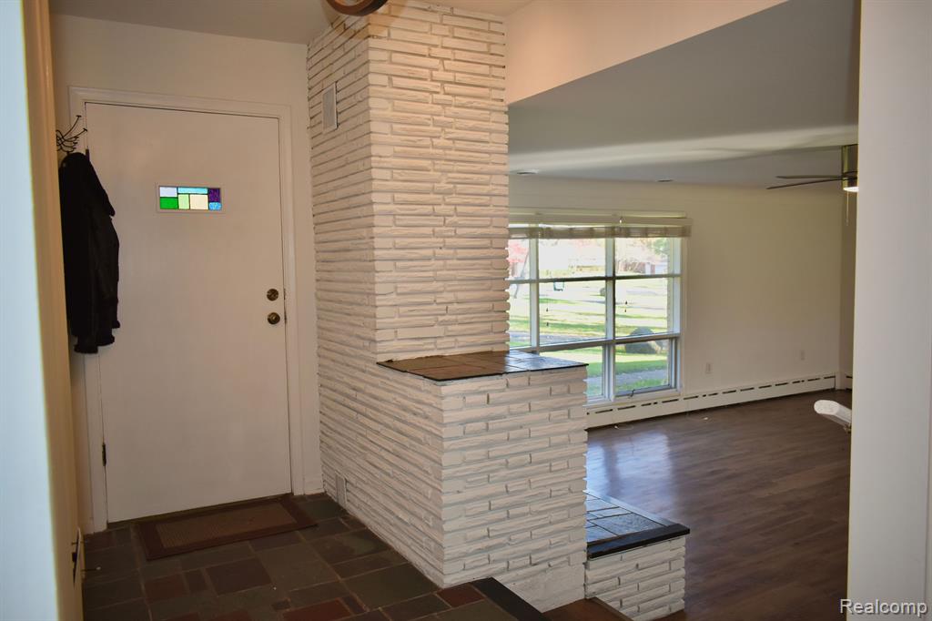 460 N EVANSDALE Drive, Bloomfield Hills, MI 48304 — Photo 3
