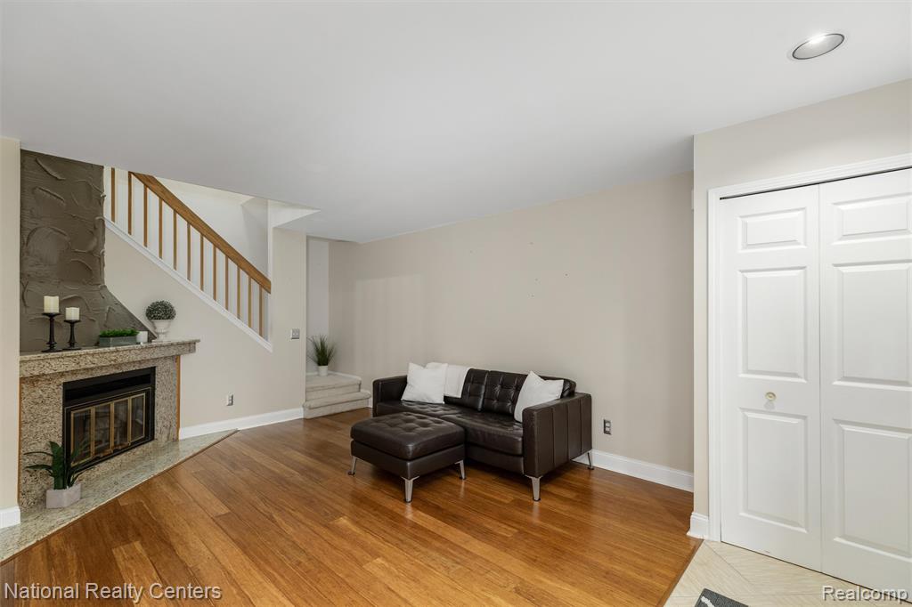 22353 PEACHTREE, Novi, MI — Photo 4