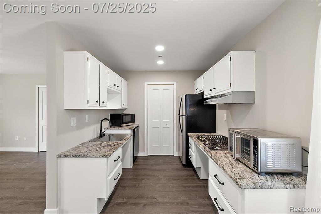 39869 Village Wood Lane, Novi, MI — Photo 20