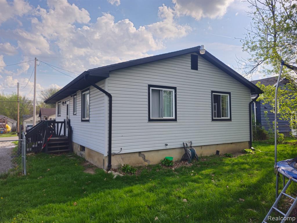 1353 E Decamp Street, Burton, MI 48529 — Photo 5