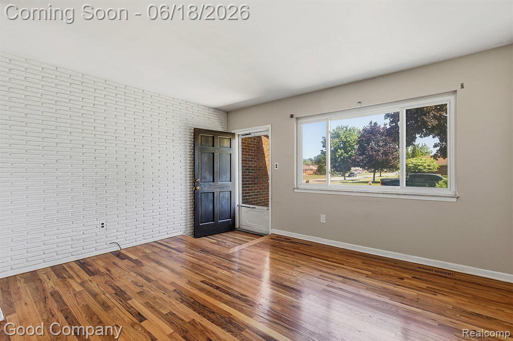 8246 Independence Drive, Sterling Heights, MI 48313 — Photo 2