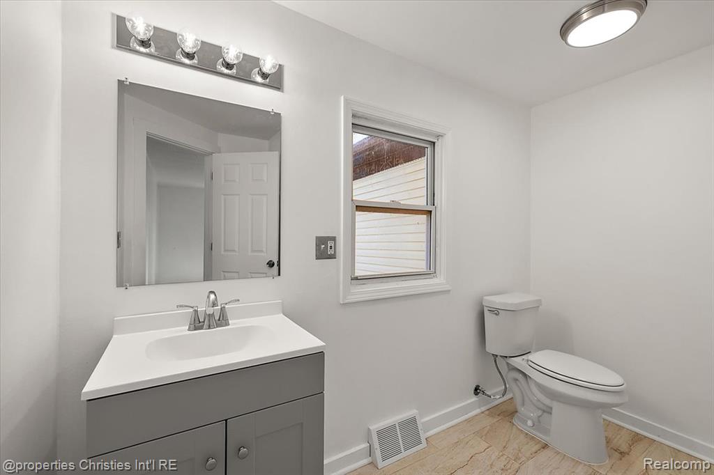 228 W Columbia Avenue, Pontiac, MI 48340 — Photo 15