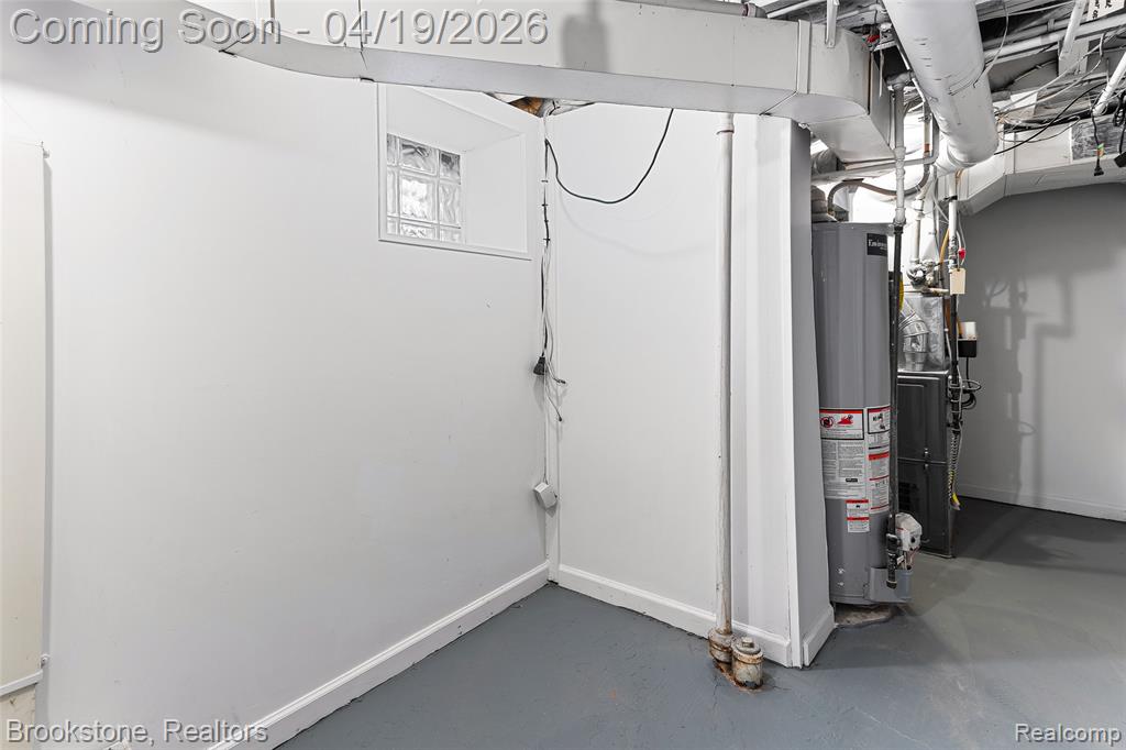 719 W 12 Mile Road, Royal Oak, MI 48073 — Photo 31