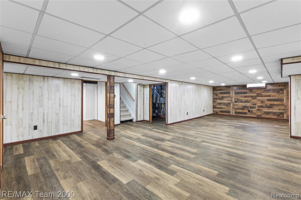 8551 Rockland Street, Dearborn Heights, MI 48127 — Photo 27