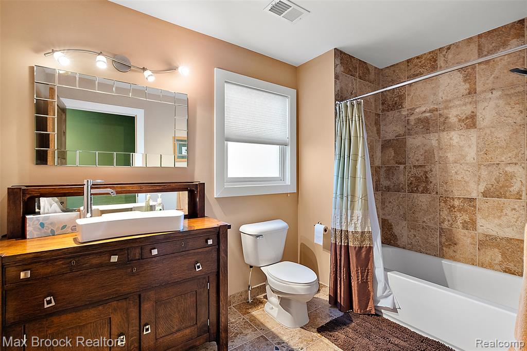2022 Willow Beach Street, Keego Harbor, MI 48320 — Photo 16