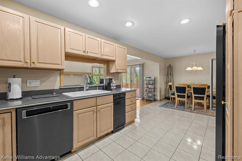 24806 Power Road, Farmington, MI 48336 — Photo 14