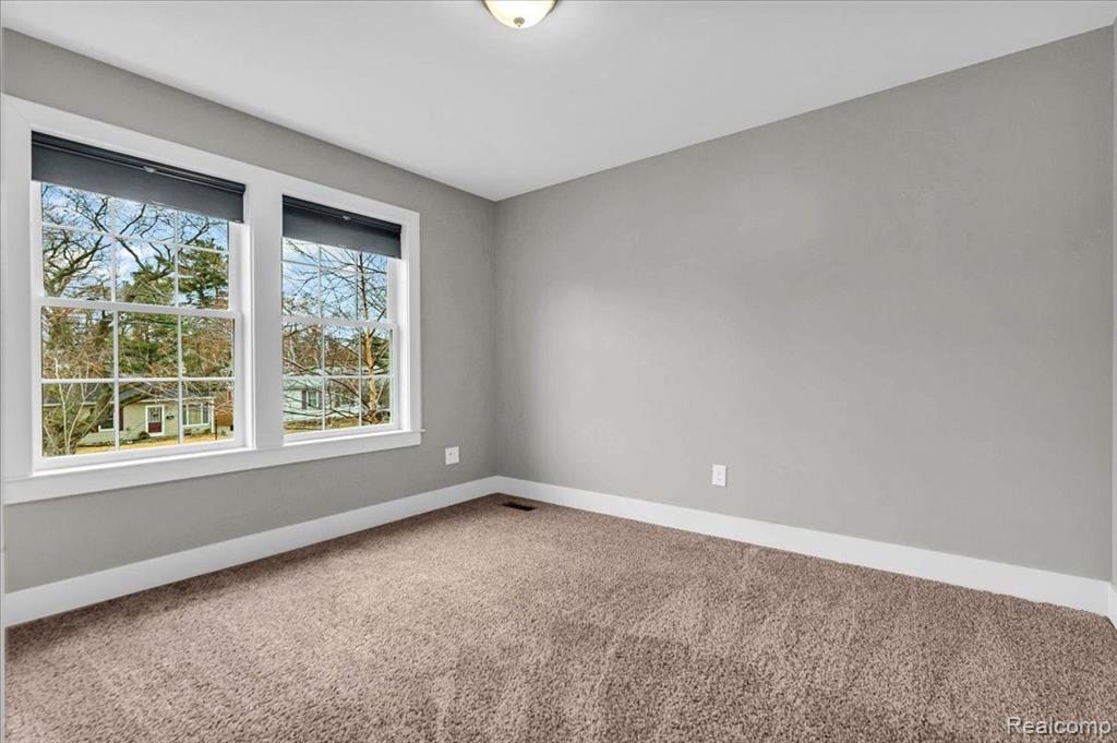 705 WHITCOMB Avenue, Royal Oak, MI 48073 — Photo 27