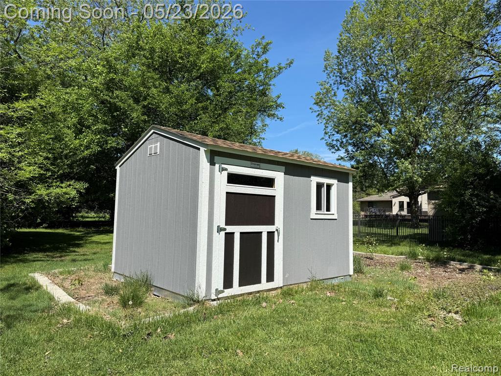 896 Grace Avenue, Rochester Hills, MI 48307 — Photo 5
