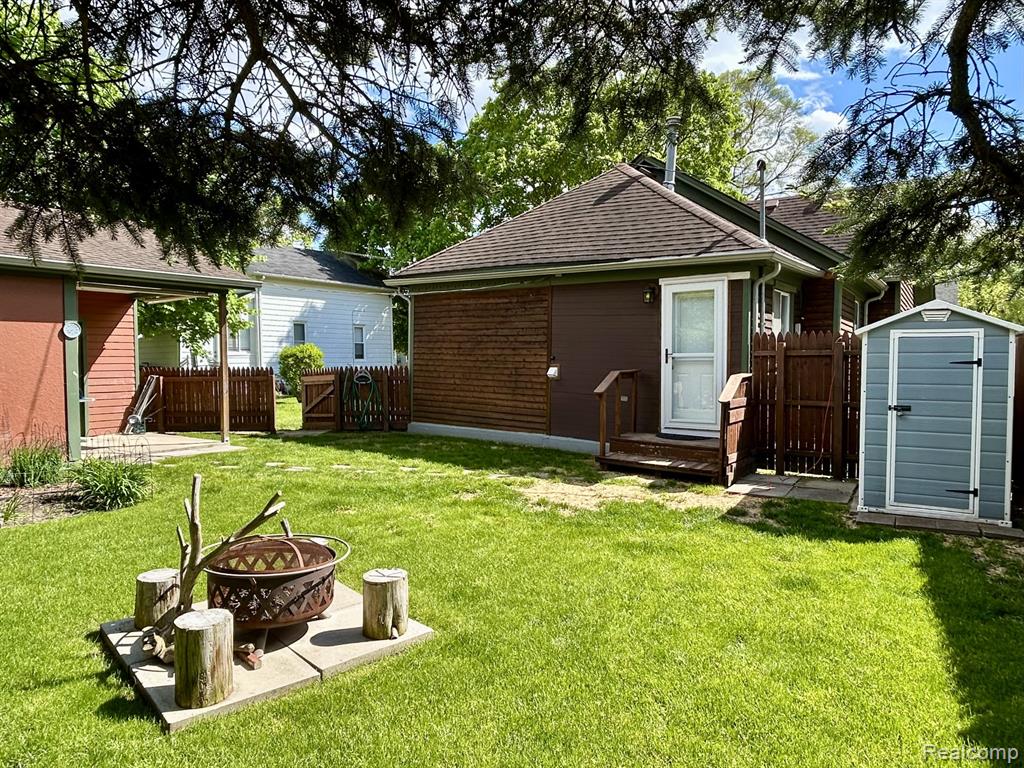 516 Clinton W, Howell, MI 48843 — Photo 16
