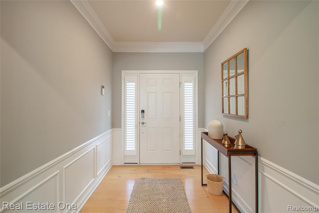 45204 Preserve Court, Novi, MI — Photo 4