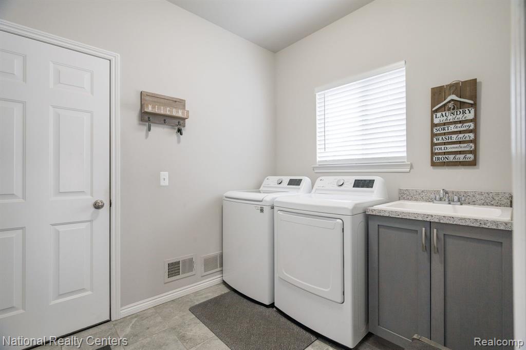 5236 HAWKSEYE Trace, Warren, MI 48092 — Photo 29