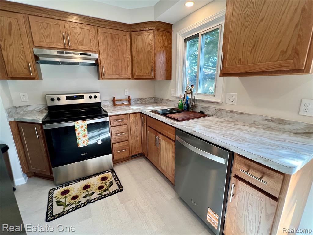 6130 Belton Street, Garden City, MI — Photo 12