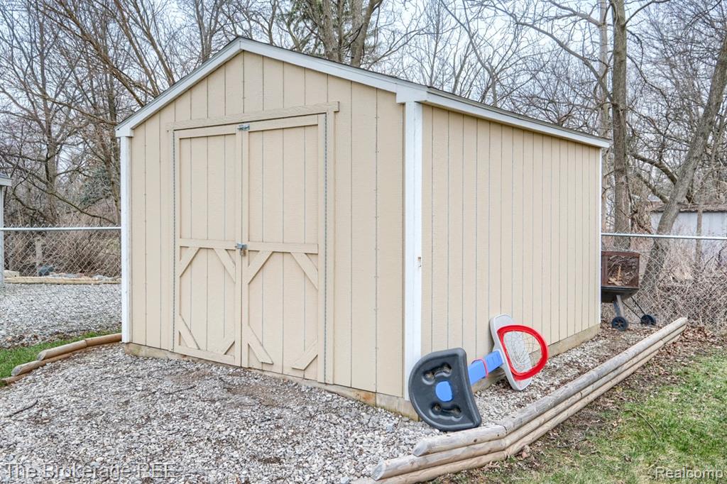 4391 Eagle Lane, Burton, MI 48519 — Photo 4