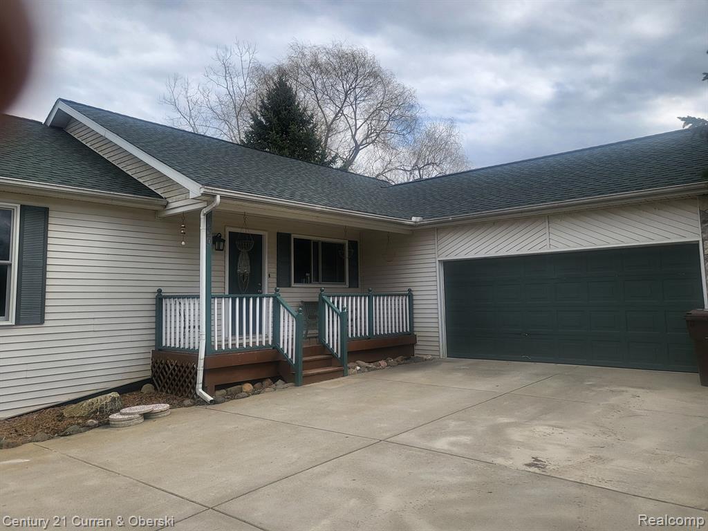 4220 HAPPY HOLLOW Lane, Howell, MI 48855 — front exterior
