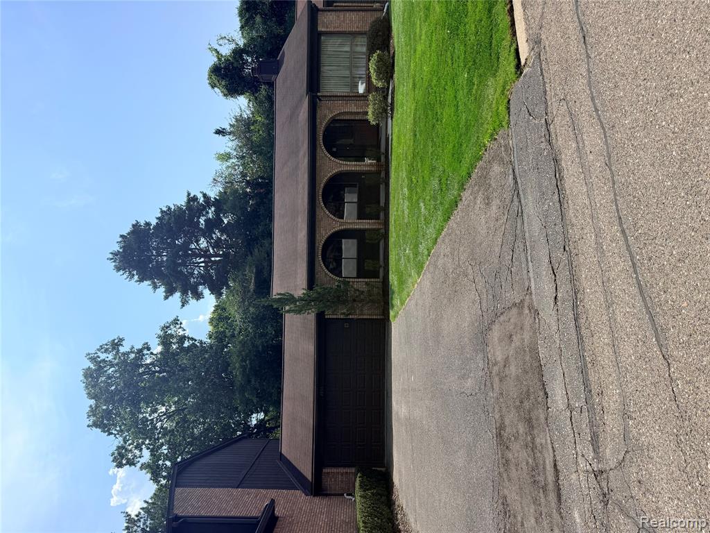 2053 Burgundy Street, West Bloomfield, MI 48323