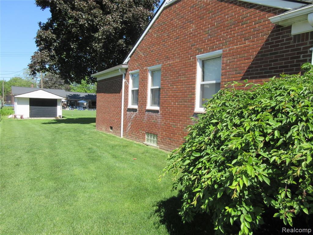 28325 Elmdale Street, Saint Clair Shores, MI 48081 — Photo 5