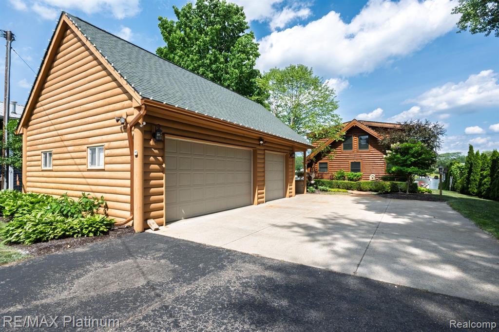 2757 S Hacker Road, Brighton, MI 48114 — Photo 2