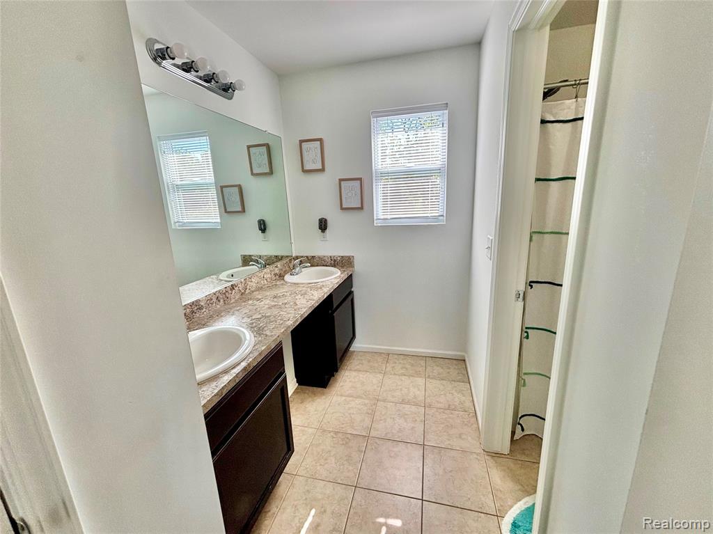 9292 Liberty Court, Livonia, MI 48150 — Photo 16
